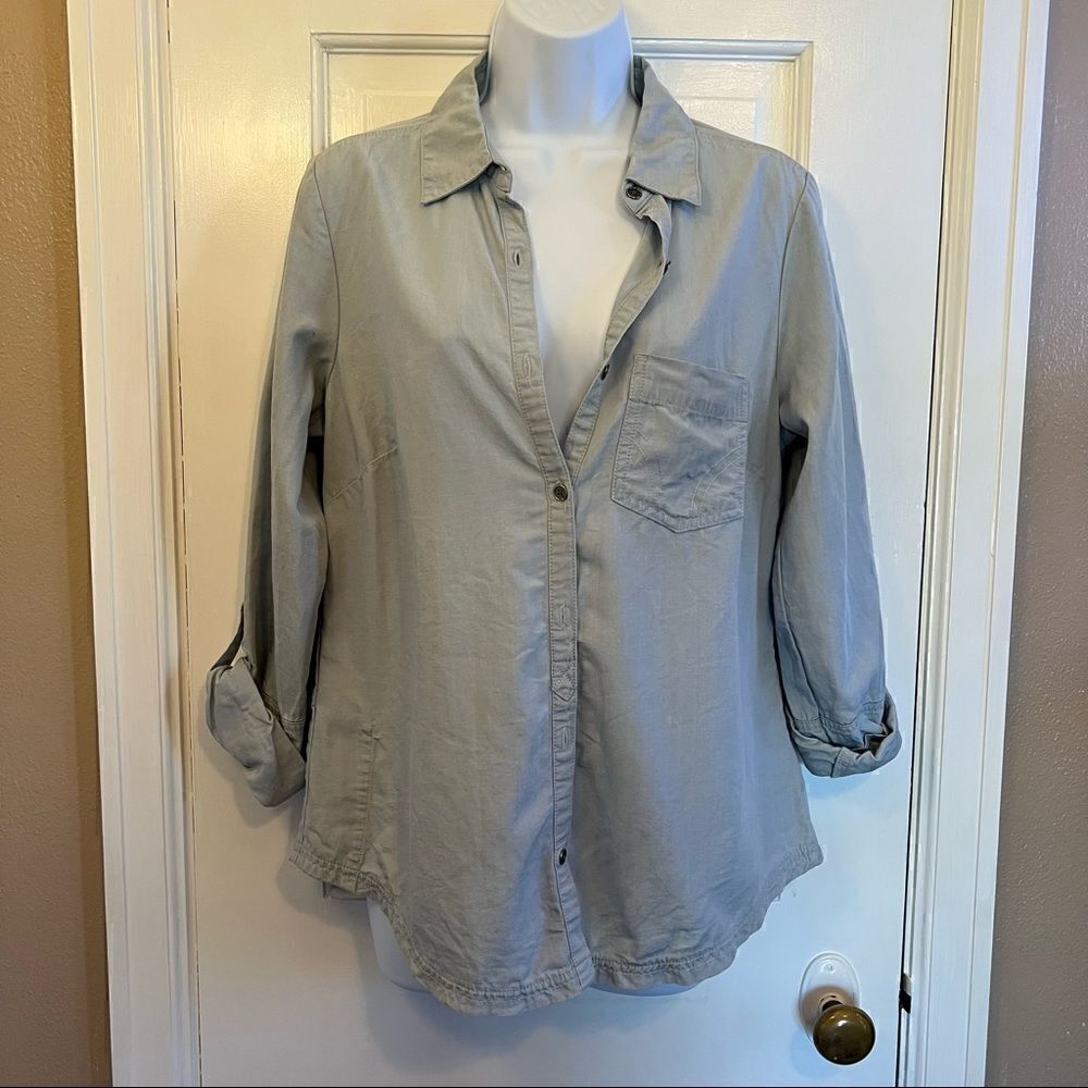 Women’s Columbia button up shirt